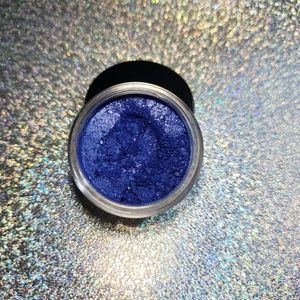 Cosmic mineral eyeshadow